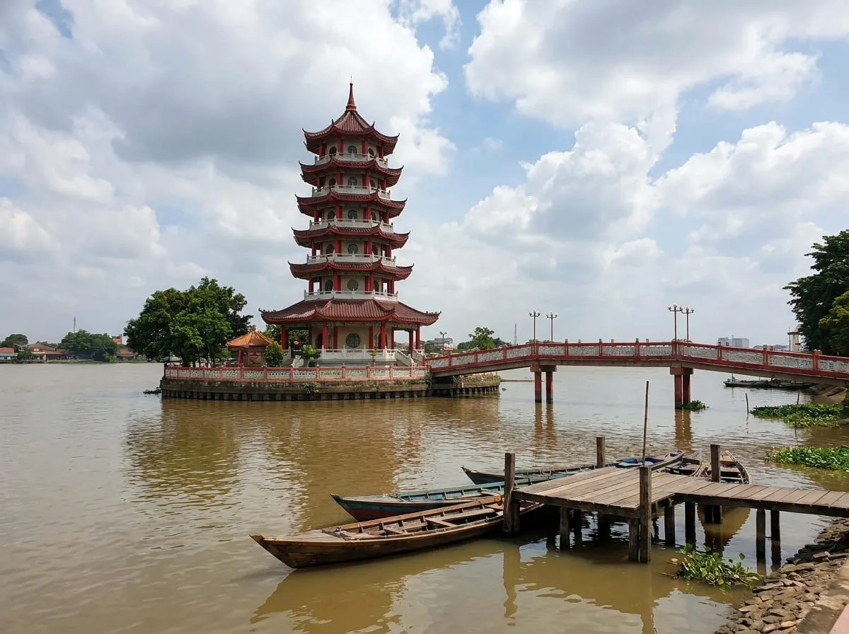 Menjelajahi Pulau Kemaro, Destinasi Wisata Favorit di Palembang
