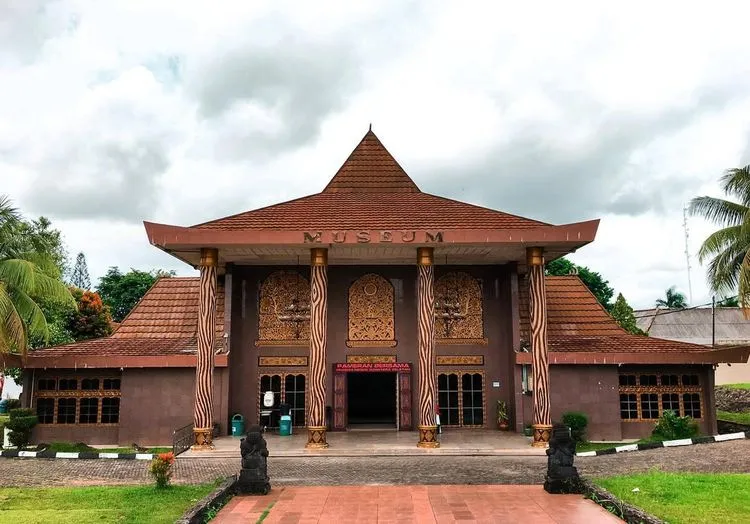 Museum Balaputra Dewa: Mengenal Sejarah dan Budaya Sumatera Selatan